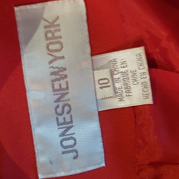 Red Blazer. - Picture 3 of 3